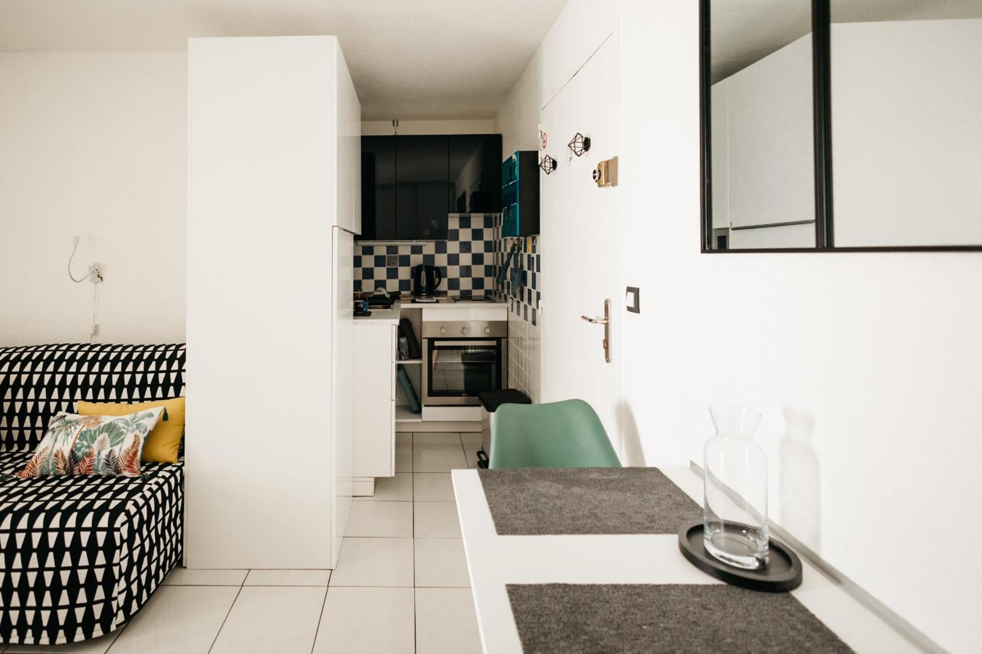 Cosy T1, A 10 Minutes A Pieds Des Plages Fréjus Екстериор снимка