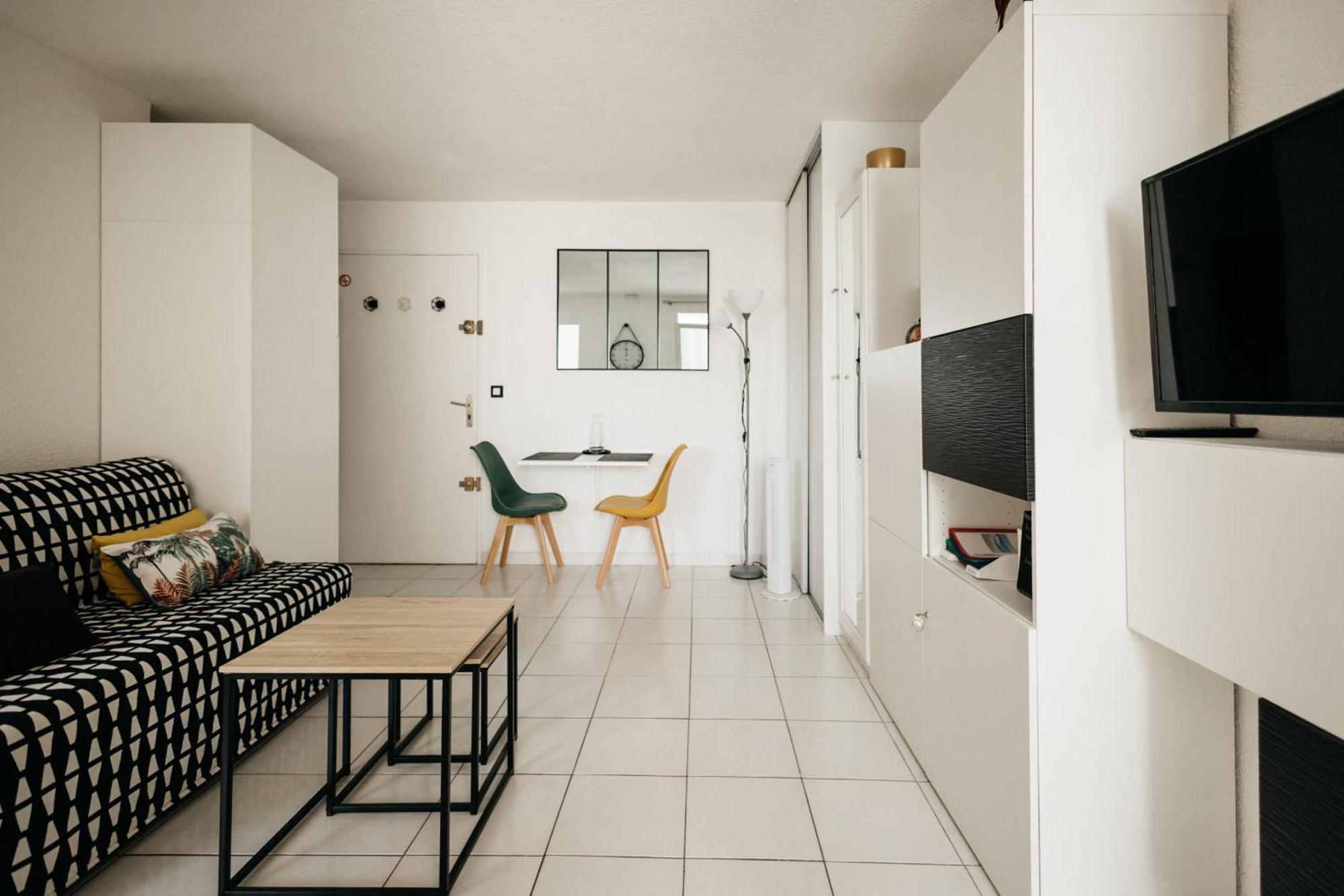 Cosy T1, A 10 Minutes A Pieds Des Plages Fréjus Екстериор снимка