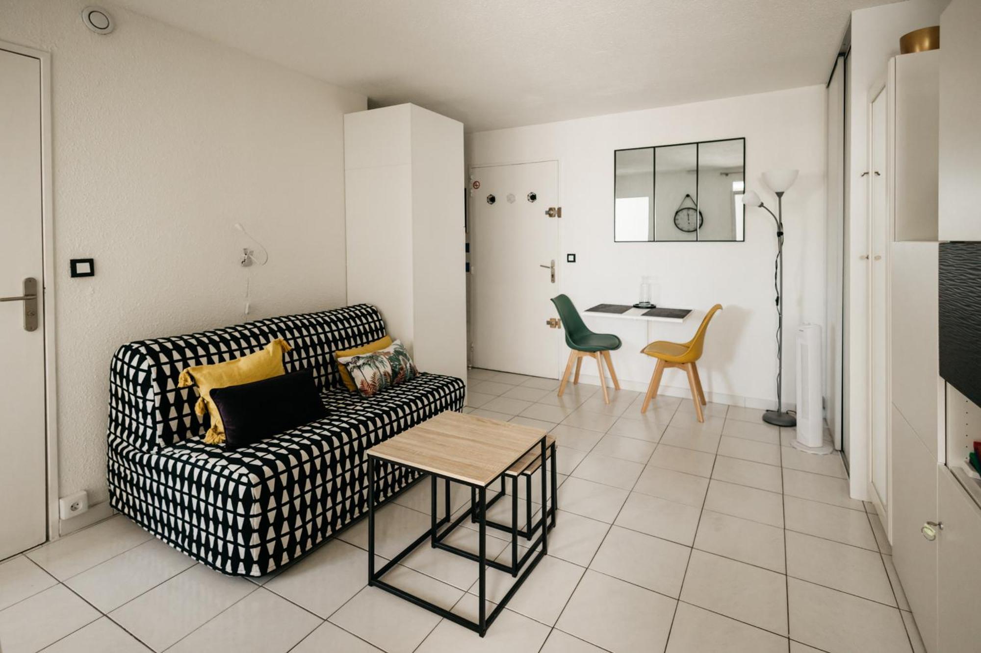 Cosy T1, A 10 Minutes A Pieds Des Plages Fréjus Екстериор снимка