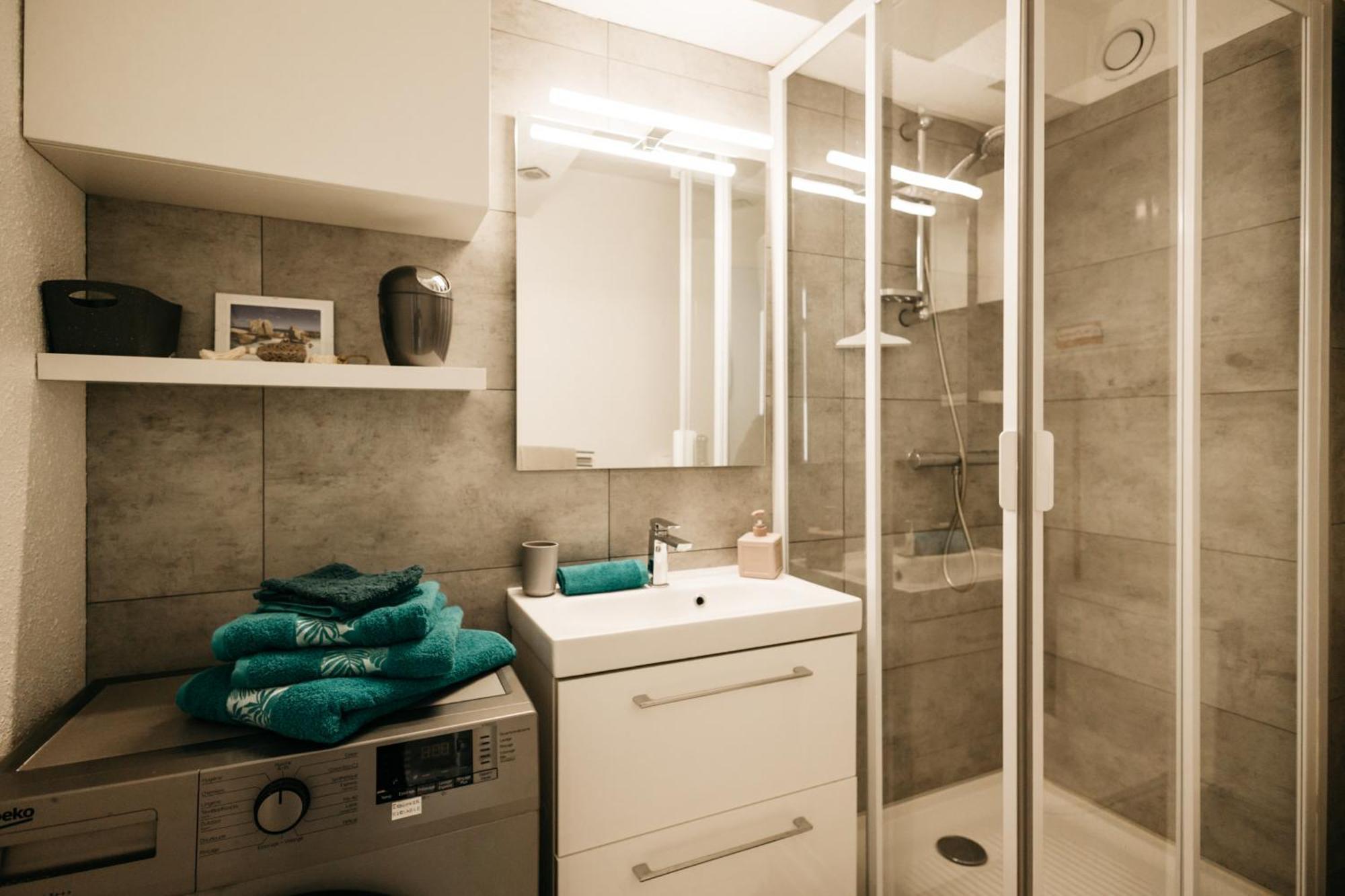 Cosy T1, A 10 Minutes A Pieds Des Plages Fréjus Екстериор снимка